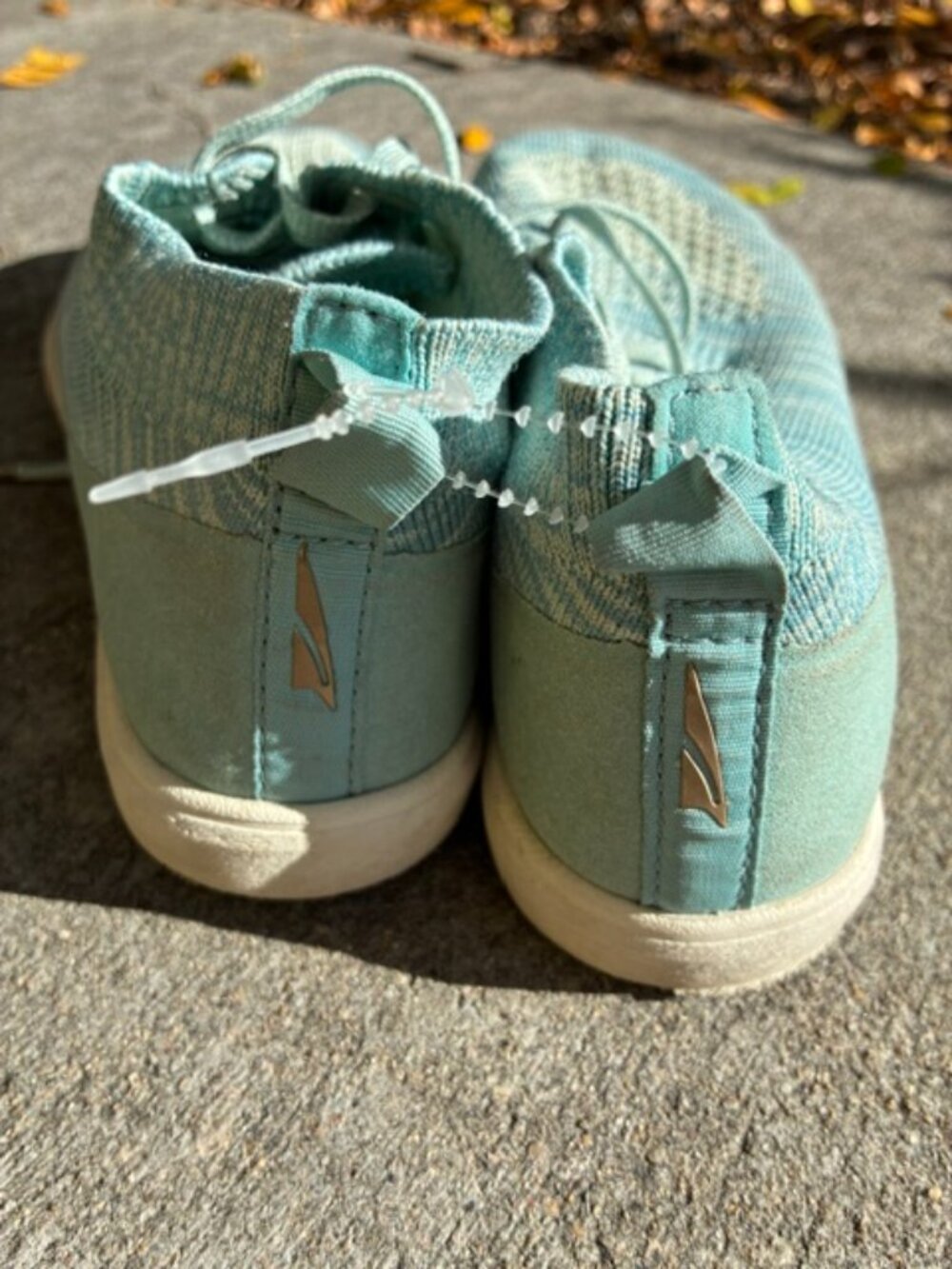 Altra Women's Vail Slip on knit sneakers, size 7, seafoam blue - Picture 5 of 8